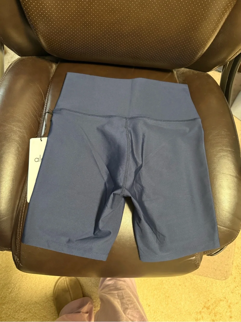 ALO Yoga Navy High-Waist Air Lift Energy Bike Shorts - Picture 4 of 6